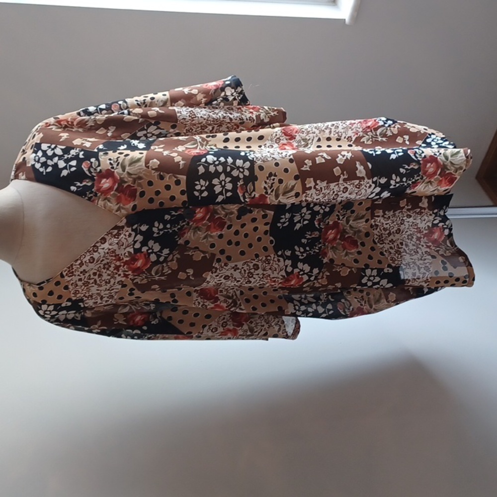 4/$16- Adrian Jordan print blouse